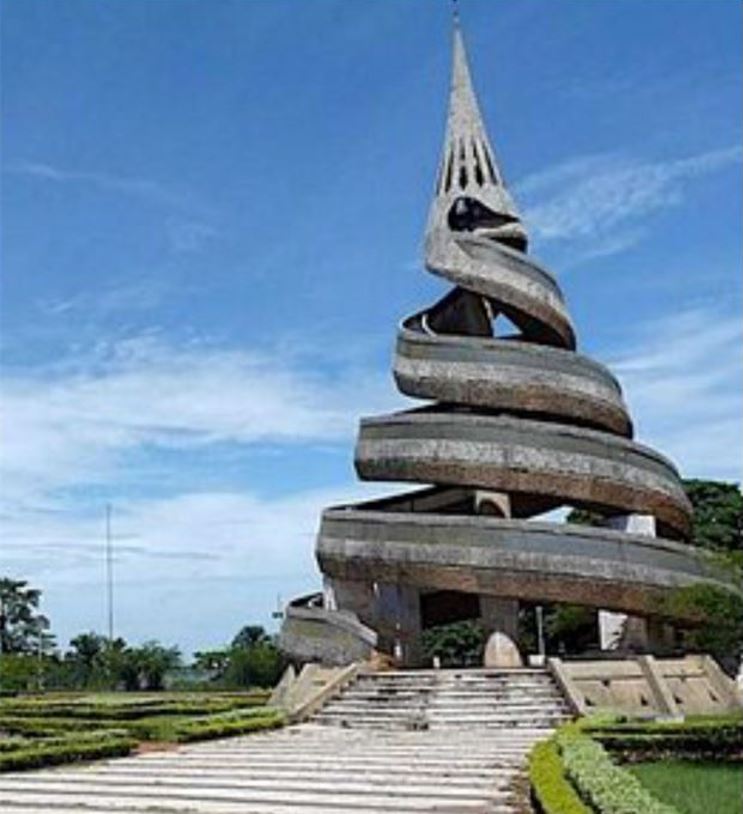 Ancien monument du Cameroun, symbolisant la réunification.
